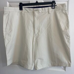 Vineyard Vines men’s khaki Performance shorts.